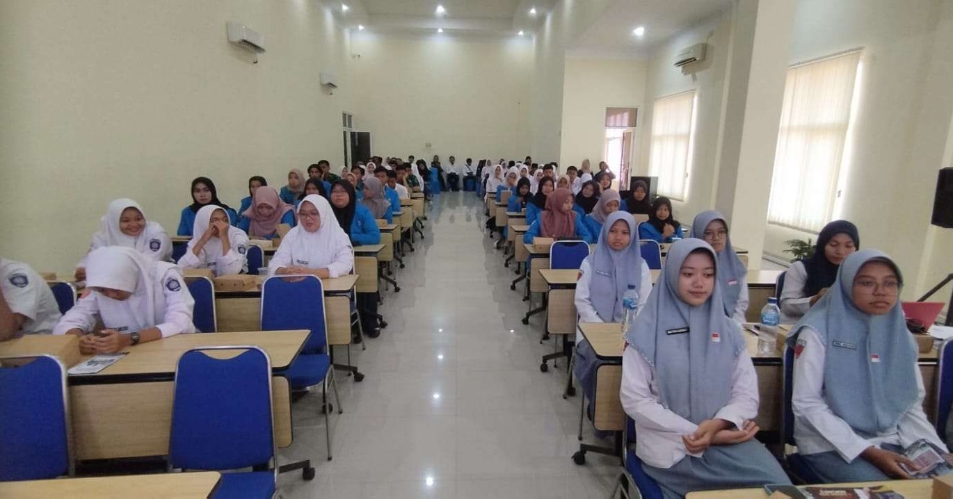 Foto peserta pemilih pemula di acara PWI goes to campus