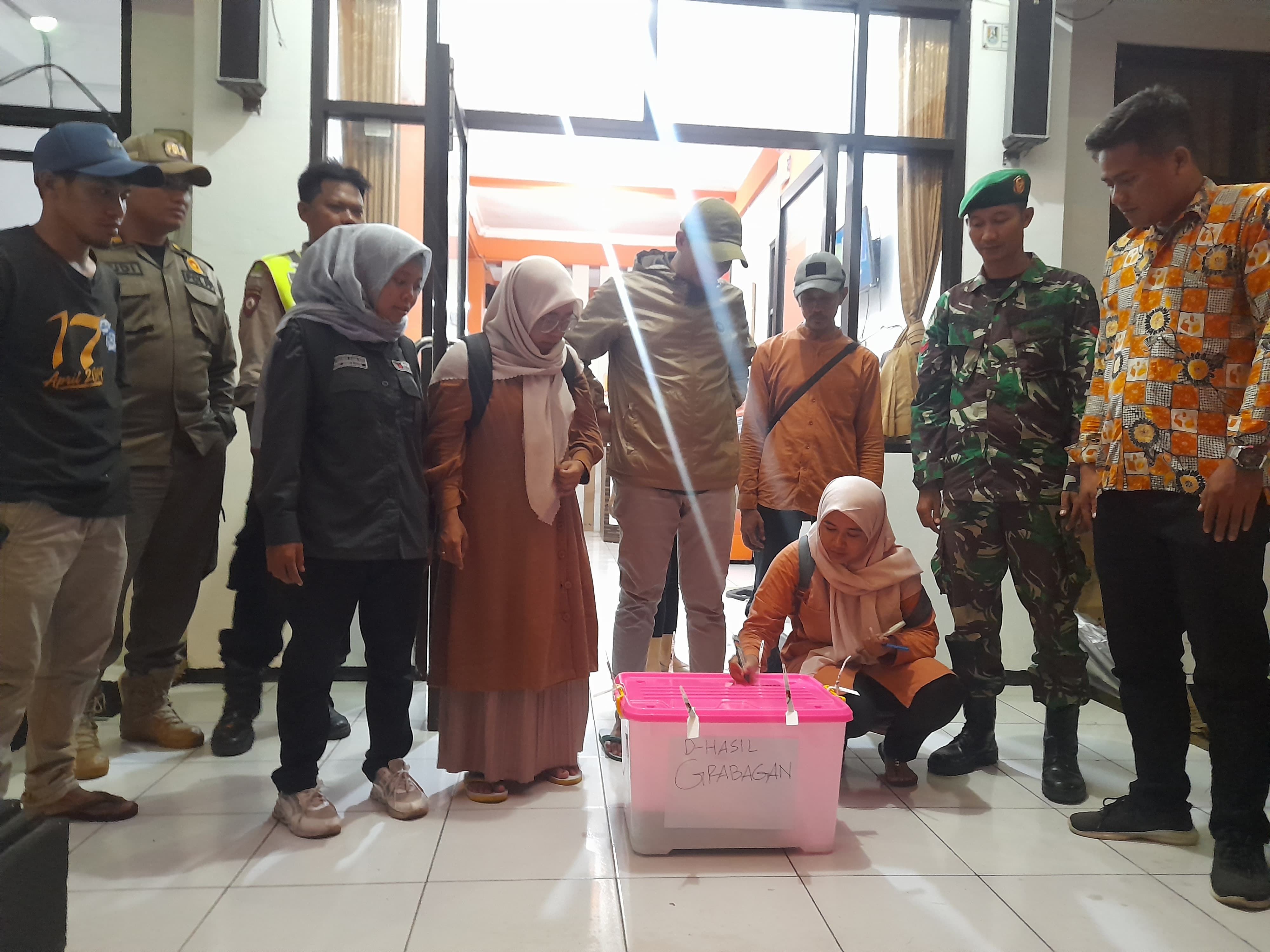 Pengembalian Logistik Kotak Suara Hasil Pleno tingkat Kecamatan