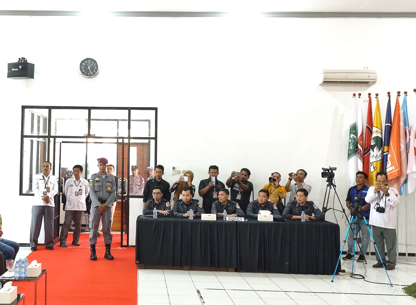 Bawaslu Tuban Pastikan Transparansi pada Pendaftaran Hari Ketiga Bakal Calon Bupati dan Wakil Bupati Tuban 2024