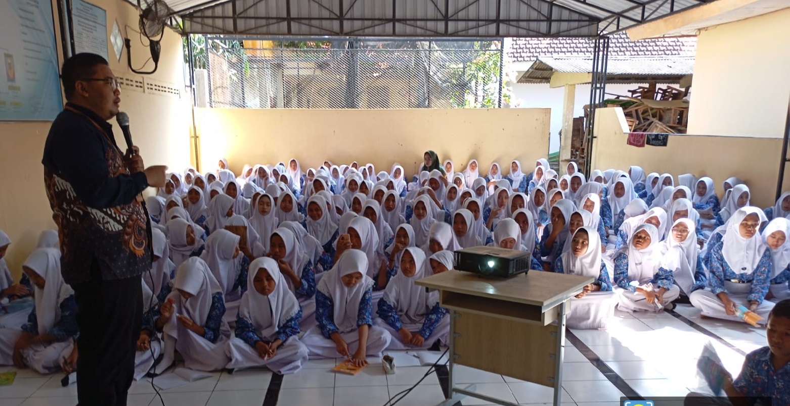 Bawaslu Tuban Berikan Edukasi Pemilu dan Demokrasi di SMP Negeri 2 Palang