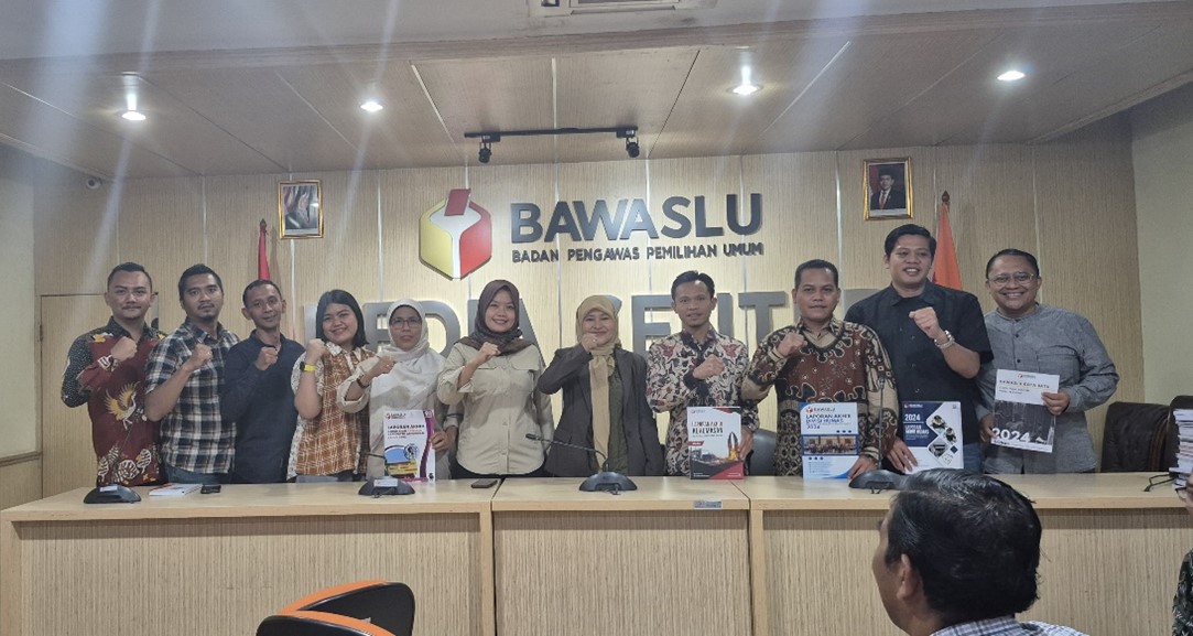 Penyerahan Lapkir Kehumasan Pilkada 2024