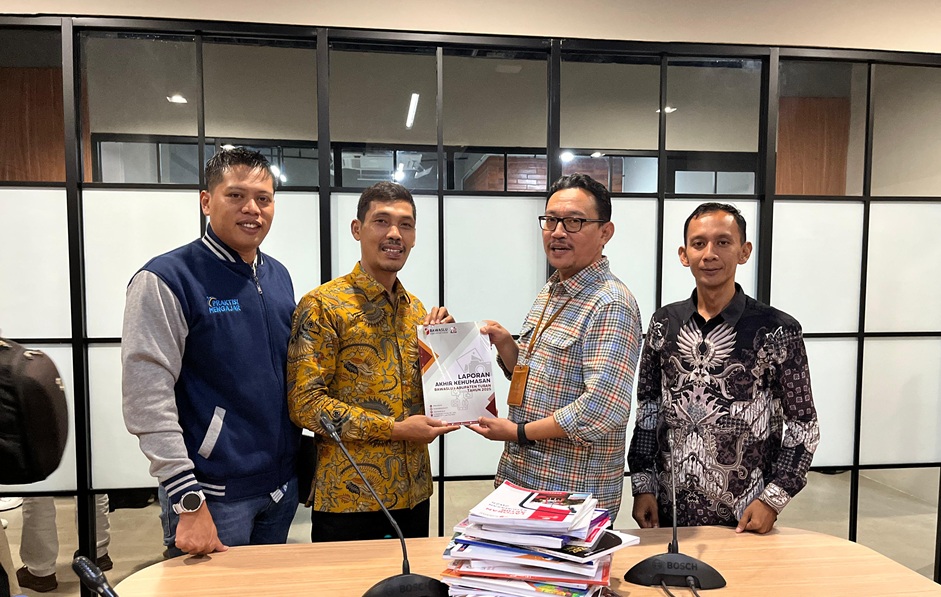 Penyerahan Lapkir Kehumasan 2025