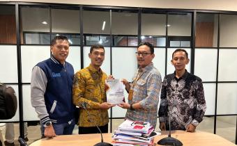 Penyerahan Lapkir Kehumasan 2025